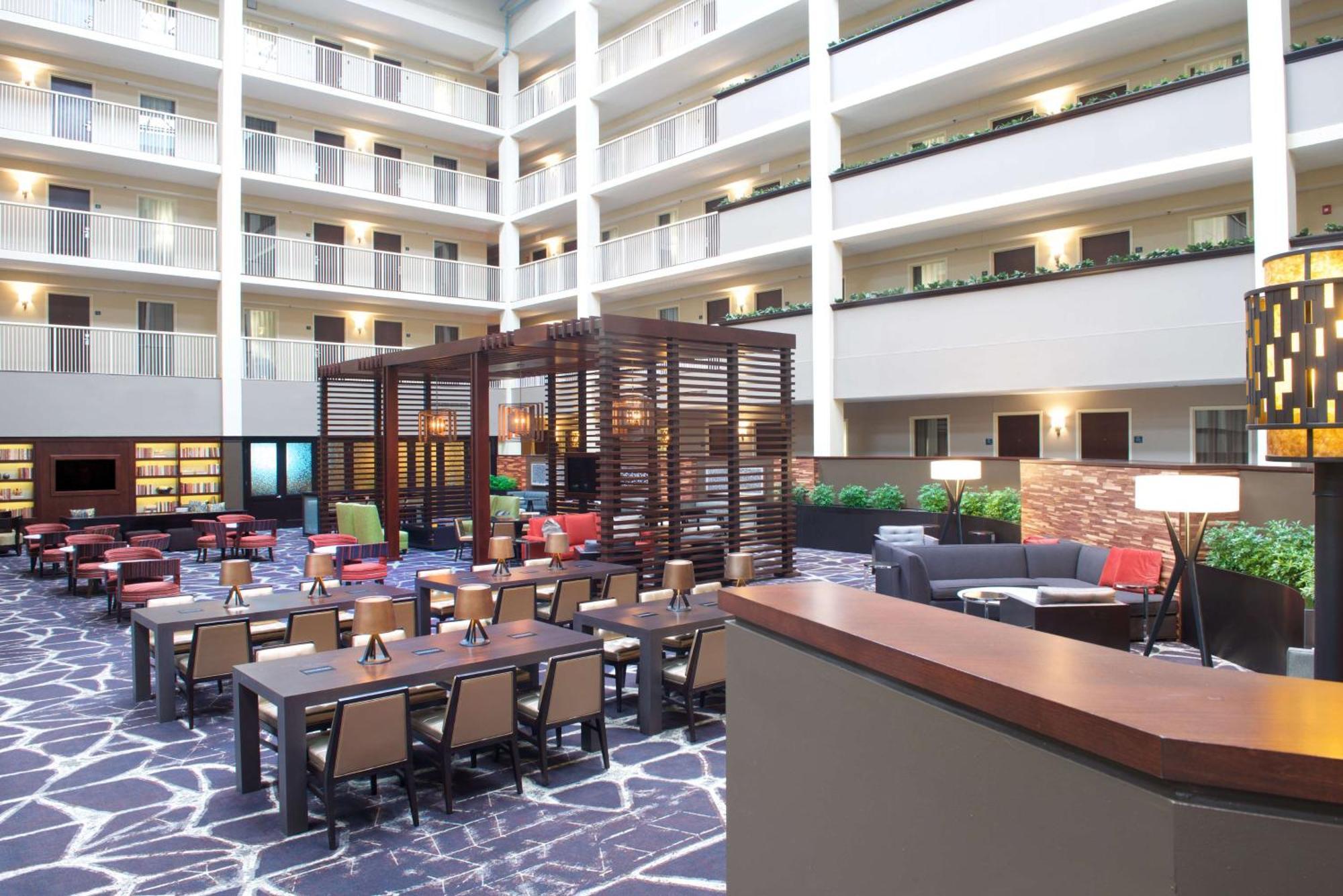 Embassy Suites By Hilton Philadelphia Airport Exterior photo